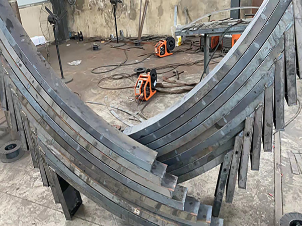 拱形骨架護坡模具造就高速新態(tài)勢
