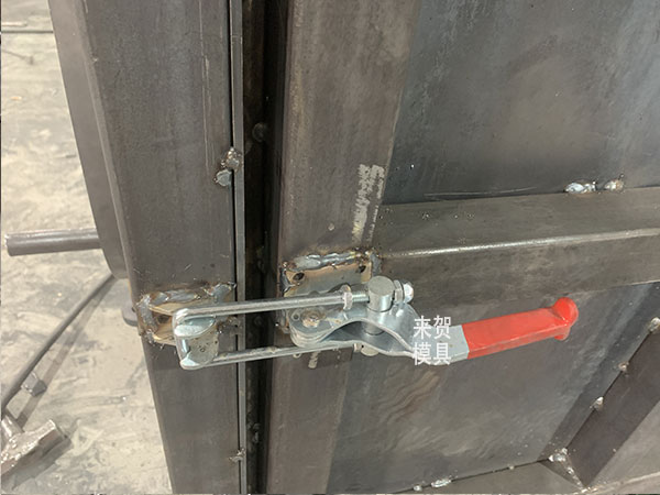 卵型槽模具外模與封箱板固定方法
